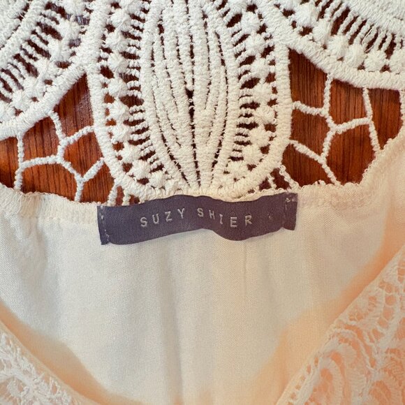 Suzy Shier Cream Lace Sleeveless Top - Size Small - Picture 3 of 4